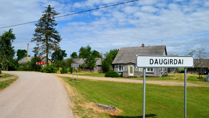 Daugirdu-gatvinis-kaimas-scaled.jpg
